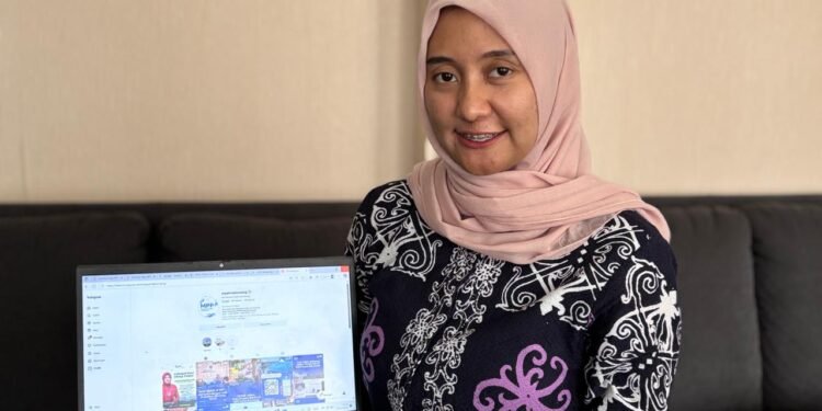 Aisyah perlihatkan nama akun media sosial instagram MPP Bontang