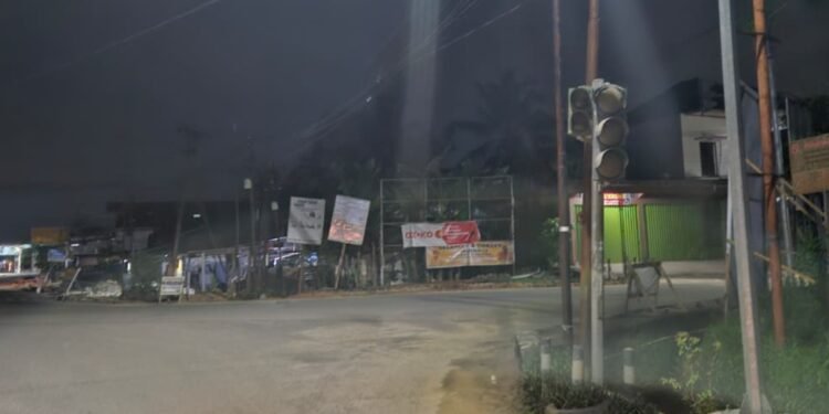 Kondisi lampuh merah di Simpang 4 Jalan HM Andas, Kelurahan Satimpo.