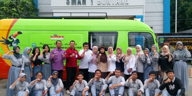 Disdukcapil saat melakukan Perekaman SMA Negeri 1 Bontang