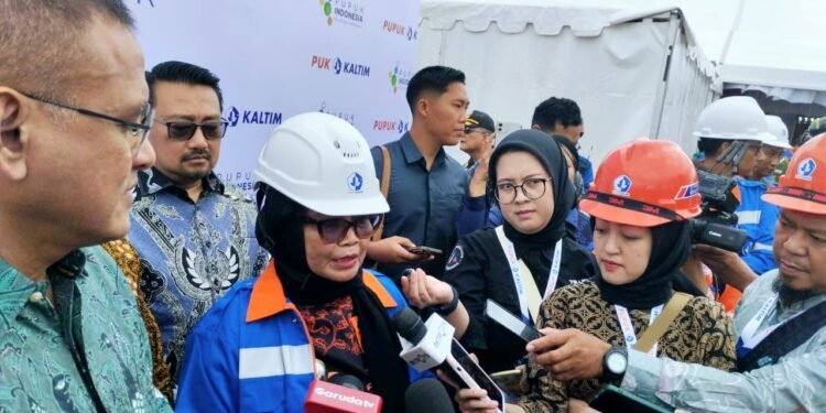 Wali Kota Bontang, Neni Moerniaeni saat ditanyakan wartawan soal serap tenaga kerja di pabrik Soda Ash