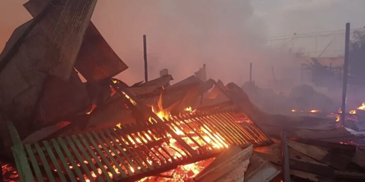 Kebakaran Melanda Permukiman di Samarinda