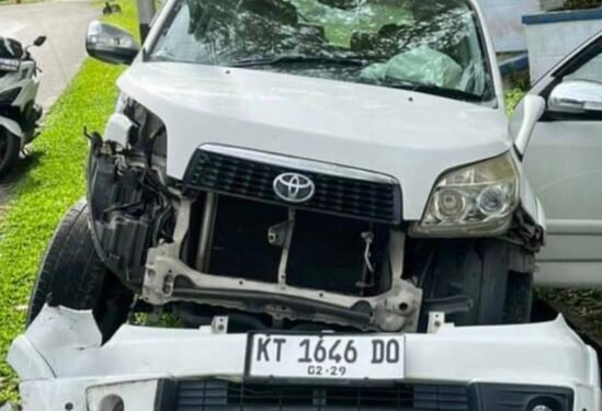Kondisi mobil akibat tabrakan di Jalan Tulip