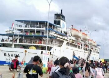 Situasi para penumpang di pelabuhan Loktuan Bontang