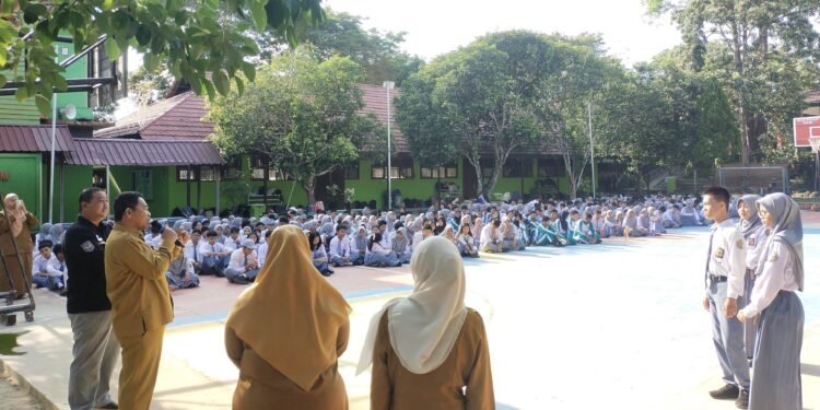Disdukcapil Bontang Sosialisasi Pentingnya Identitas Kependudukan bagi Pelajar SMA
