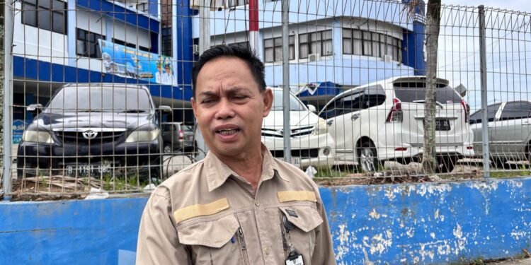 Penata Perizinan Ahli Muda, Bidang Infrastruktur DPMPTSP Kota Bontang, Idrus.