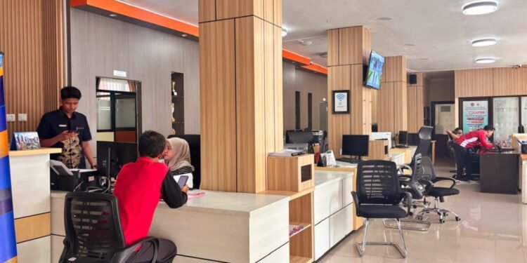 Pelayanan Kantor Dinas Penanaman Modal dan Pelayanan Terpadu Satu Pintu, Kota Bontang.