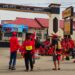 Ratusan anggota Tariu Borneo Bangkule Rajakng (TBBR) memadati halaman depan Polres Kutai Barat,