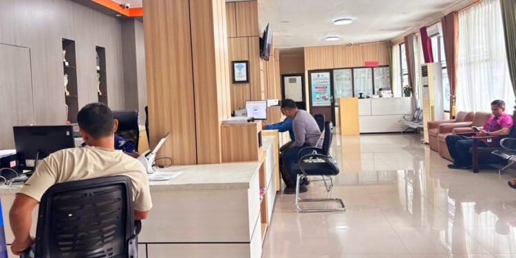 Pelayanan di Kantor DPMPTSP Kota Bontang.