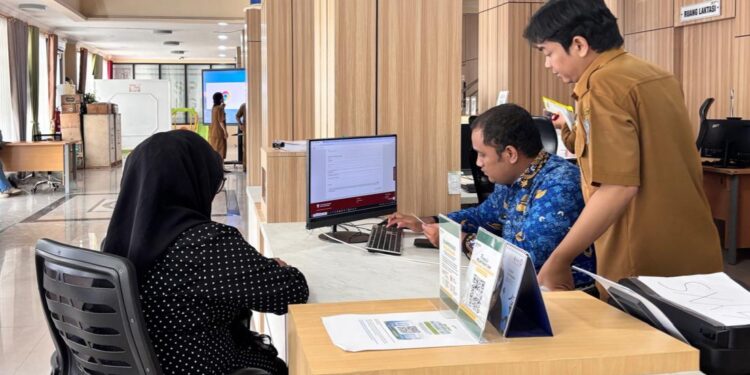 Pelayanan di Kantor DPMPTSP Bontang.