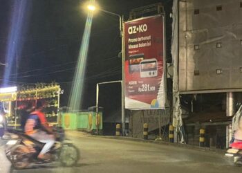 Ilustrasi reklame di jalan Protokol