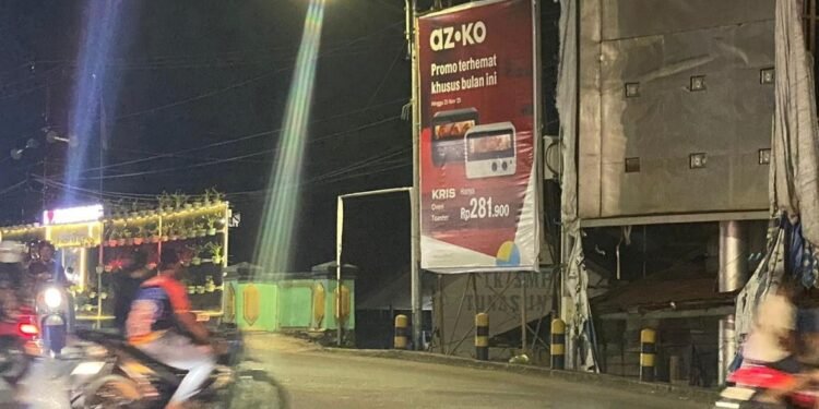 Ilustrasi reklame di jalan Protokol