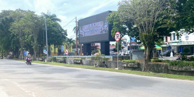 Videotron yang ada di depan Kantor DPMPTSP