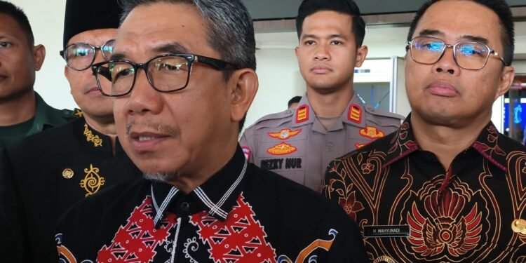 Bupati Kutim Ardiansyah Sulaiman dan Wakilnya saat ditemui awak media