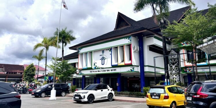 Kondisi halaman Kantor DPMPTSP Bontang