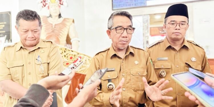 Bupati Kutai Timur, Ardiansyah Sulaiman, yang didampingi oleh Wakil Bupati Mahyunadi,