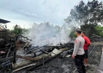 Kondisi rumah warga usai terbakar di Desa Kota Bangun Ulu, RT 021, Kecamatan Kota Bangun, Kabupaten Kutai Kartanegara