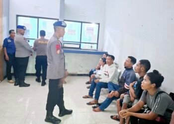 Pihak kepolisian lakukan mediasi soal Penumpang yang hendak melakukan perjalanan mudik untuk menyambut pergantian Tahun Baru ditipu sopir
