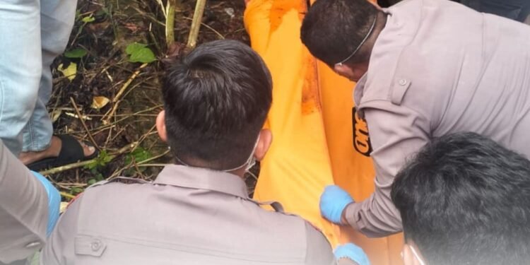 Polsek Tenggarong turun ke lokasi penemuaan mayat