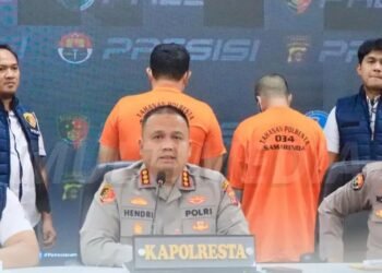 Kapolresta Samarinda Kombes Pol Hendri Umar pimpin konferensi pers soal kasus korupsi