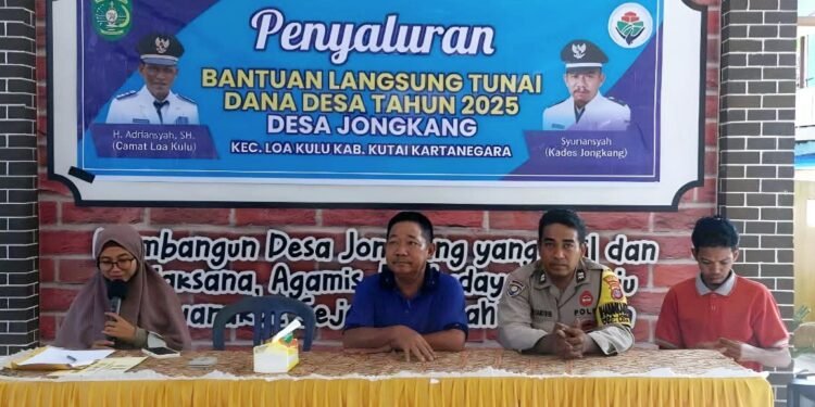 Penyaluran BLT ini diselenggarakan Pemerintah Desa Jongkang