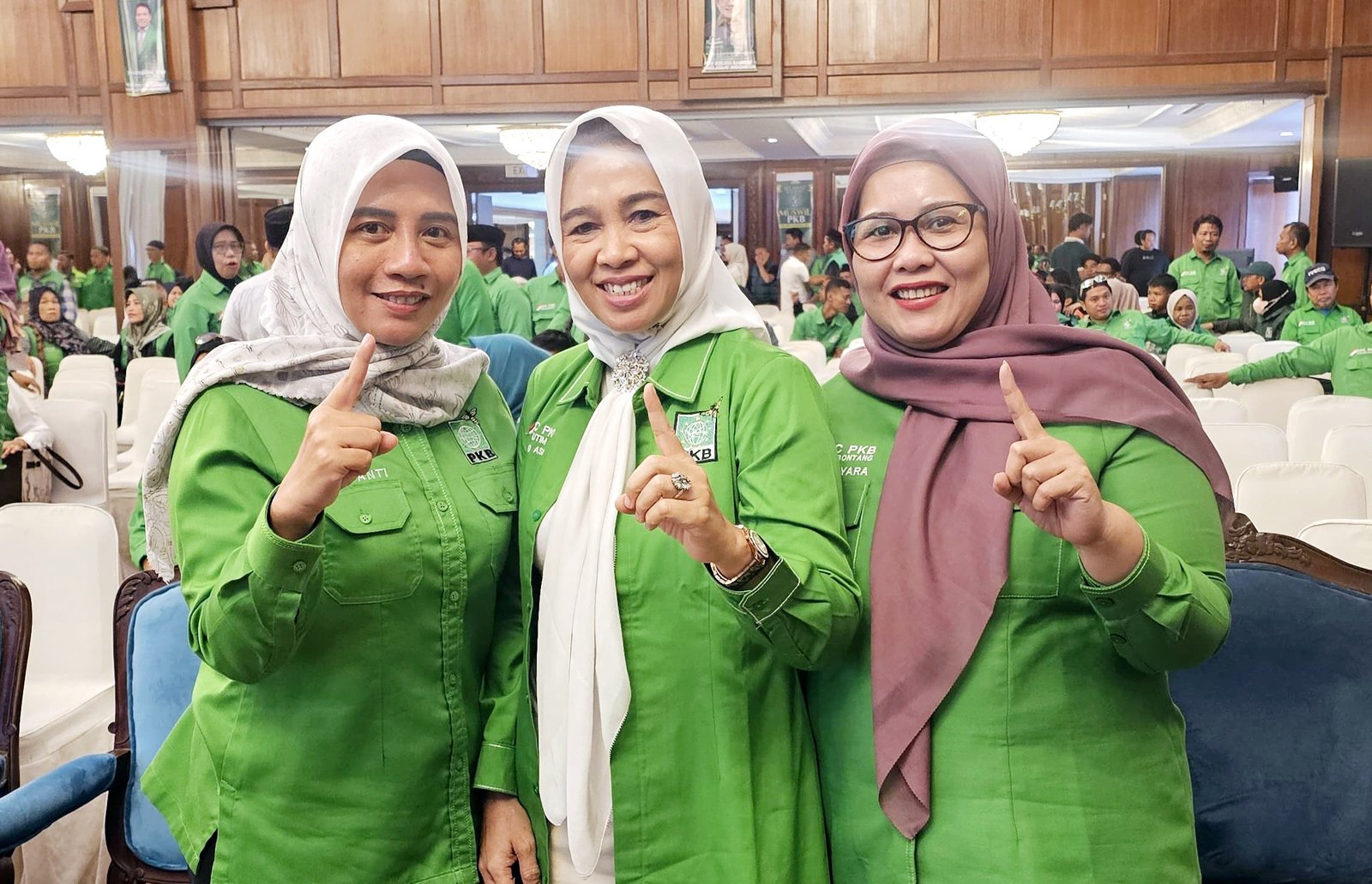 Damayanti Ketua Fraksi PKB DPRD Kaltim, dan Wakil Ketua DPRD Bontang Sitti Yarah (kaca mata)