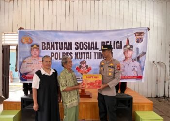 Polsek Sangkulirang bagikan bantuan sosial ke warga (Dok. Polsek Sangkulirang)