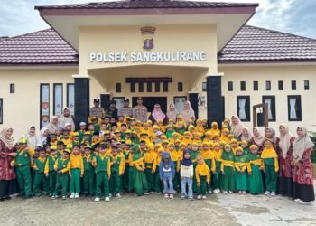 Polsek Sangkulirang terima kunjungan TK ABA 1 (dok: Polsek Sangkulirang)