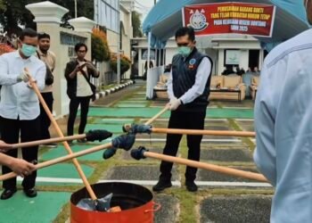 Kejari Bontang Musnahkan Barang Bukti Puluhan Perkara