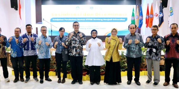 Sosialisasi dan Diseminasi Kebijakan Perubahan Bentuk STITEK menjadi universitas yang digelar di Pendopo Rumah Jabatan Wali Kota Bontang, Kamis (18/12/2025).