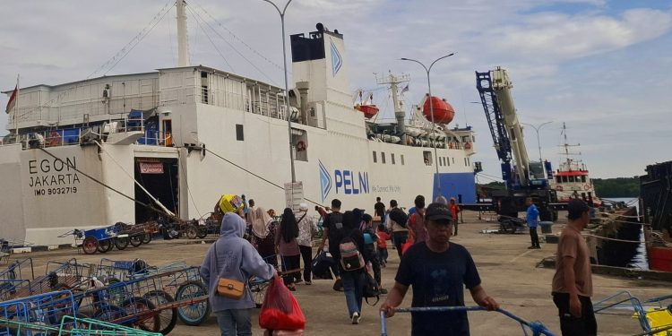 Para penumpang KM Egon beberapa hari lalu