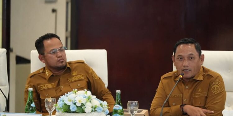 Gubernur Kaltim Rudy Mas’ud didampingi Wakil Gubernur Seno Aji, menggelar rapat koordinasi lintas instansi guna menata kembali pengamanan jalur pelayaran Sungai Mahakam,