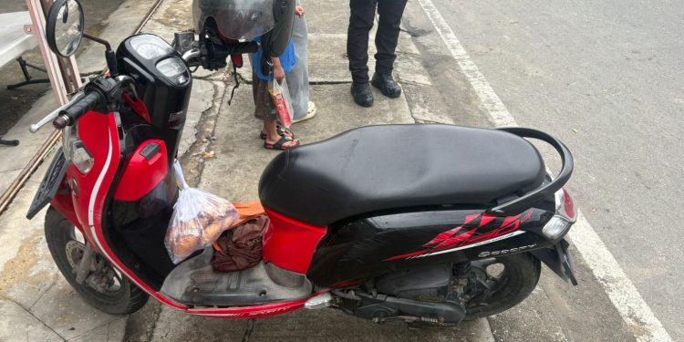 Lakalantas di Bontang anatar motor dan mobil