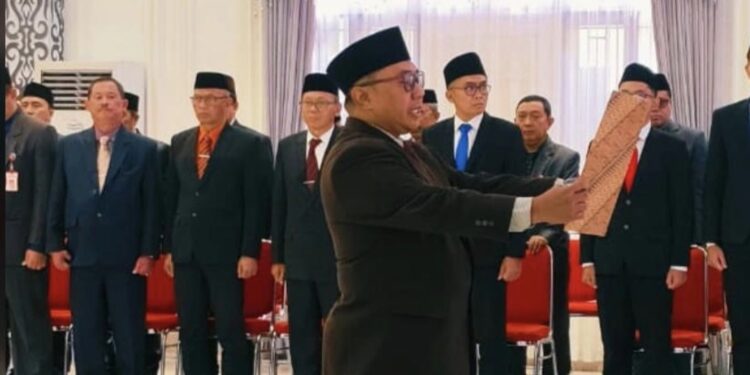 Pemerintah Kota Bontang kembali melakukan penyegaran birokrasi dengan melantik enam pejabat Pimpinan Tinggi Pratama.