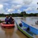 Polsek Kembang Janggut memimpin operasi pencarian warga yang dilaporkan tenggelam di Sungai Belayan, Rabu (14/1/2026).