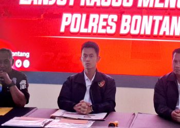 Konferensi pers Polres Bontang terkait Kasus investasi