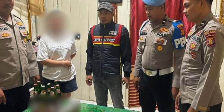 Jajaran Polsek Tabang menindak peredaran minuman keras tanpa izin di Kecamatan Tabang, Kabupaten Kutai Kartanegara,