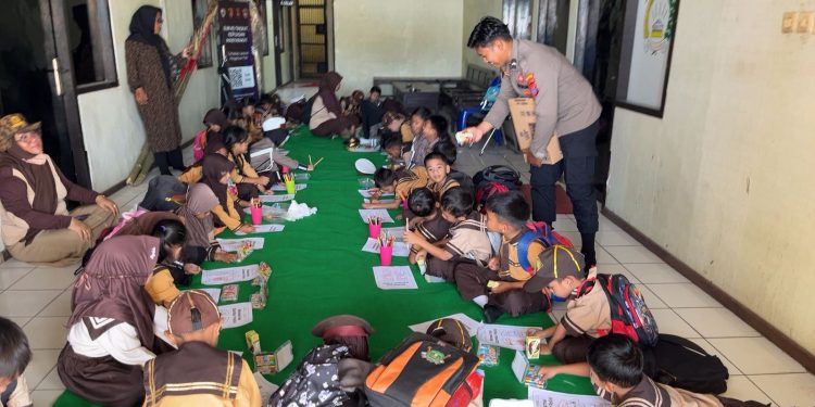 Kegiatan edukatif bertajuk Bermain dan Lomba Mewarnai Bersama Polisi yang digelar Polsek Sangkulirang (Dok. Polsek Sangkulirang)