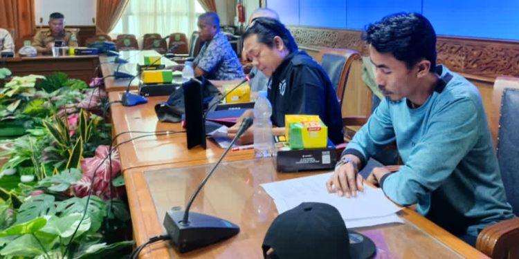 Perkutim menyampaikan aspirasi terkait maraknya THM tanpa izin dalam hearing bersama DPRD Kutai Timur. Senin (9/2/2026)