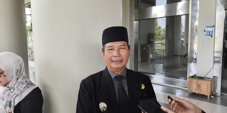 Camat Kongbeng, Petrus Ivung. (Arya/