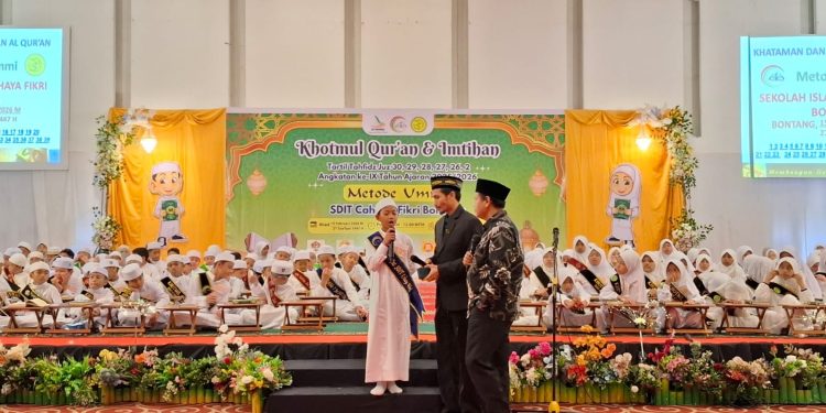 SDIT Cahaya Fikri Bontang menggelar Khotmul Qur’an dan Imtihan Angkatan IX.