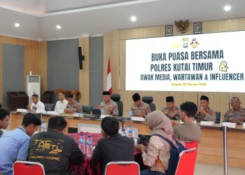 Polres Kutai Timur menggelar acara buka puasa bersama awak media dan influencer di Auditorium Polres Kutim, Senin (23/2/2026).