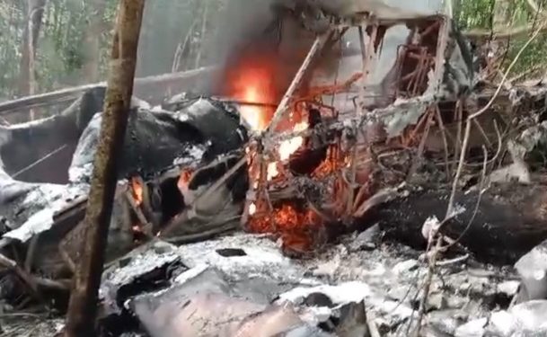 Kondisi Pesawat milik PT Pelita Air Service jenis Air Tractor AT-802 registrasi PK-PAA jatuh dan terbakar di kawasan pegunungan Pa Remayo,