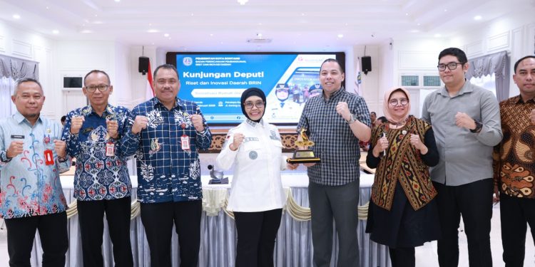 Wali Kota Bontang, Neni Moerniaeni, menerima kunjungan Deputi Riset dan Inovasi Daerah BRIN, Yopi, di rumah jabatan wali kota, Kamis (5/2/2026).