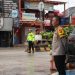 Kapolres Kutai Timur, AKBP Fauzan Arianto melakukan pengecekan langsung terhadap pelaksanaan pengaturan lalu lintas pagi atau Commander Wish di sejumlah titik di Sangatta, Senin (9/2/2026). (Dok. Polres Kutim)