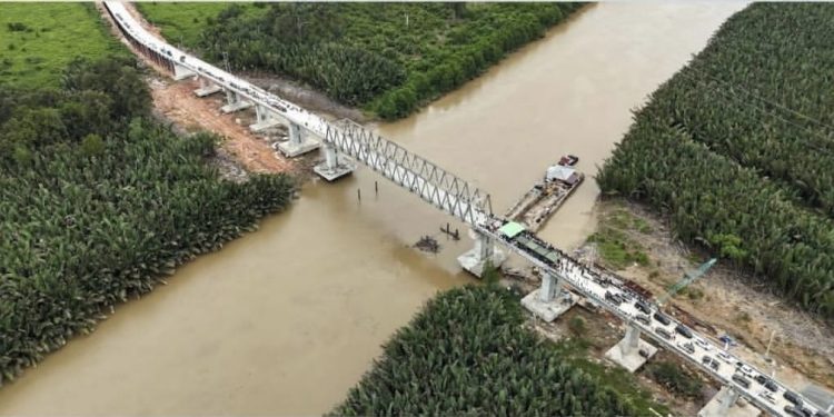 Jembatan Sei Nibung, di Kutim mulai digunakan setelah diresmikan pada Selasa (25/2). Jembatan penghubung bagi warga Kaubun dan Sangkulirang. (Istimewa)
