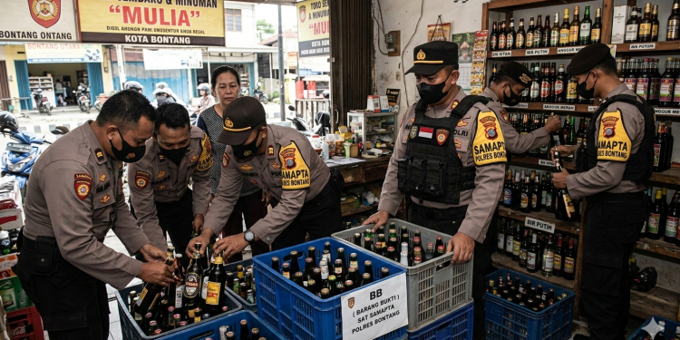 Ilustrasi Polisi Amankan Puluhan Botol dari Empat Lokasi