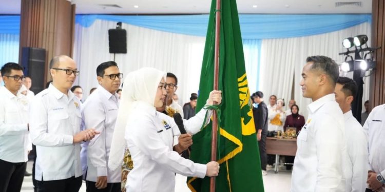 Ketua Kadin Kaltim, Putri Amanda Nurramadhani, resmi dilantik oleh Ketua Umum Kamar Dagang dan Industri Indonesia, Anindya Novyan Bakrie.