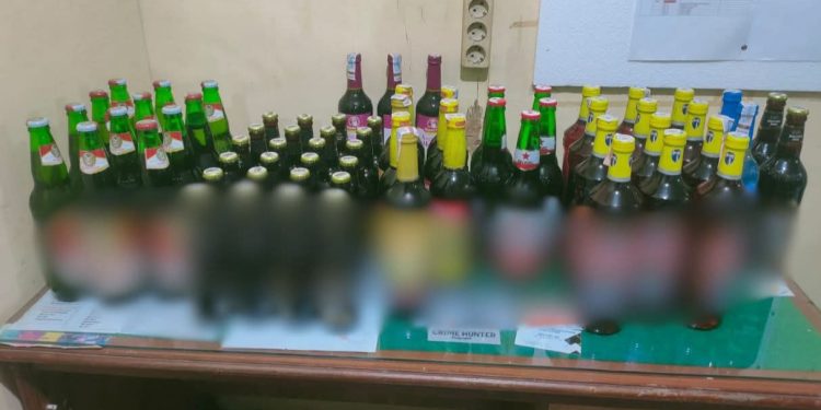 Operasi Pekat Mahakam 2026, petugas mengamankan puluhan botol minuman keras