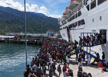 Kondisi para penumpang di Pelabuhan Semayang Balikpapan