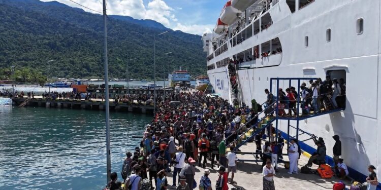 Kondisi para penumpang di Pelabuhan Semayang Balikpapan